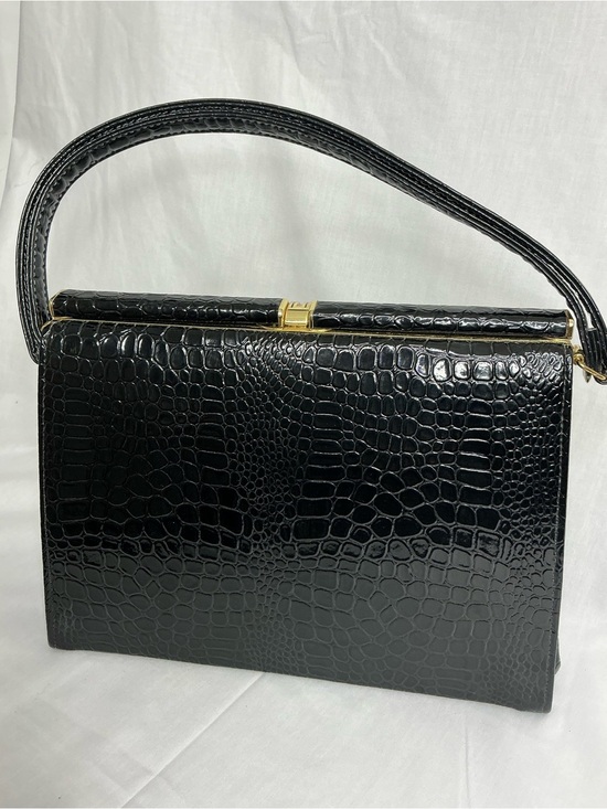 Unbranded Handbags - 2024 - Classic Black Croc-Embossed Structured Shoulder Bag.